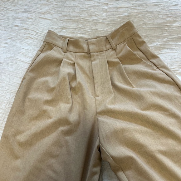 Simons Icone Tan Pleated Trousers, Pleated barrel-leg pant sand color - Picture 3 of 10